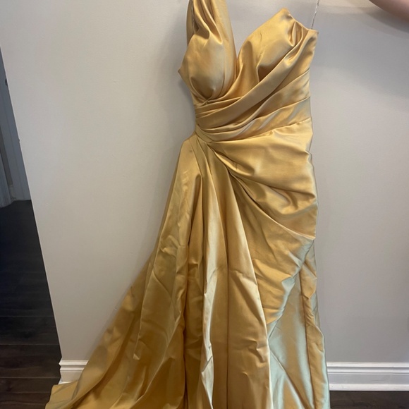 Long Gown - Picture 3 of 7